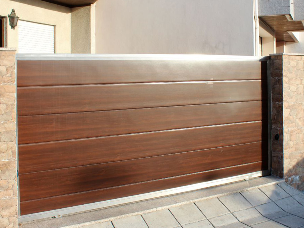 corredera madera - Mantenimiento de puertas de garaje