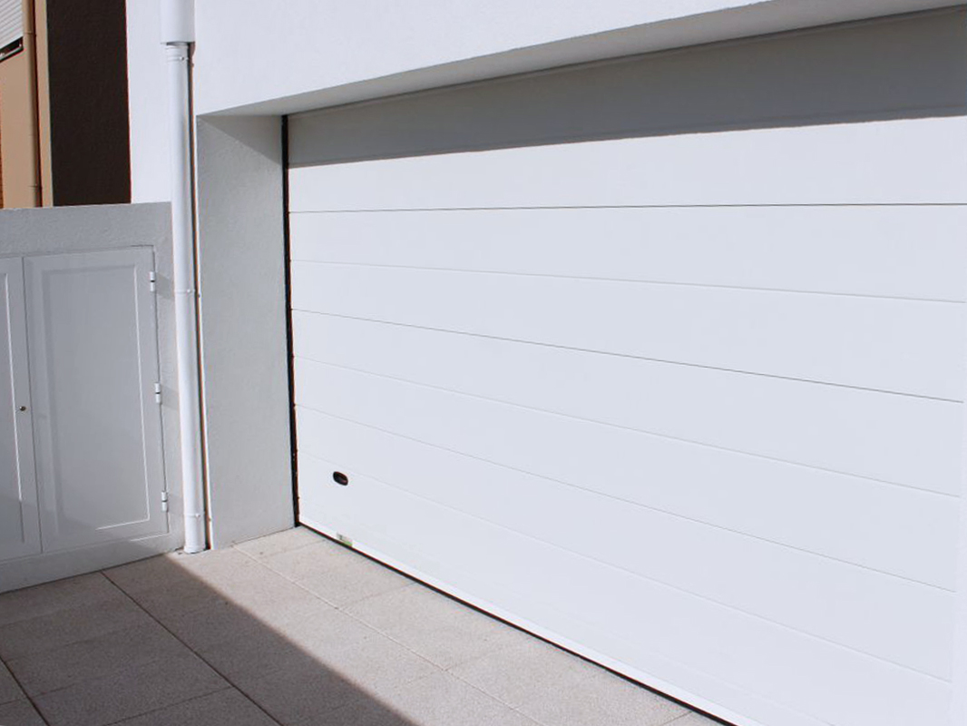 acanalada media 2 1 - El mejor material para una puerta de garaje [2021]