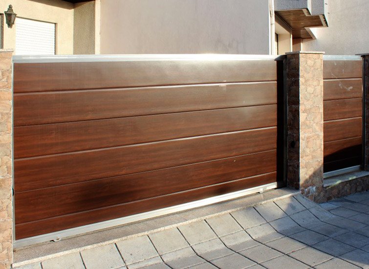 puerta corredera lateral plana 1 - Descubre la Durabilidad y Estilo de las Puertas Peatonales en Aluminio Soldado