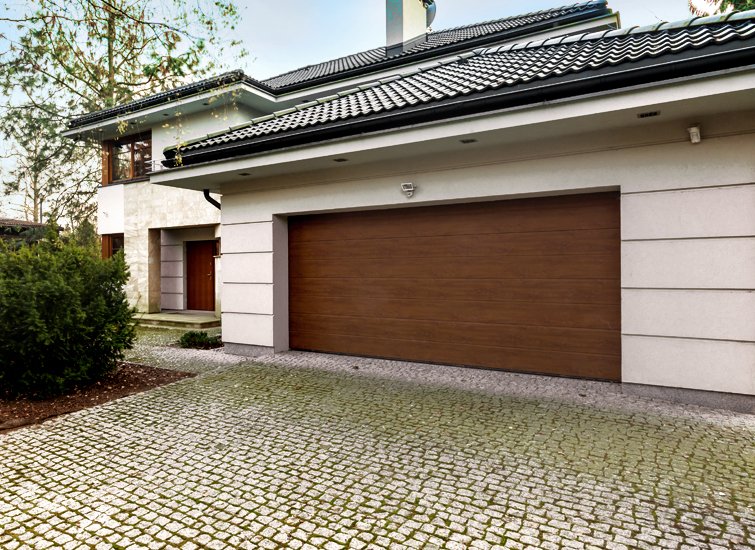 madera acanalada grande 1 - El mejor material para una puerta de garaje [2021]