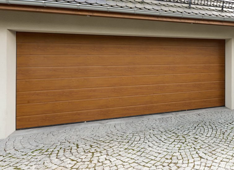 madera acanalada media 8 - Mantenimiento de puertas de garaje