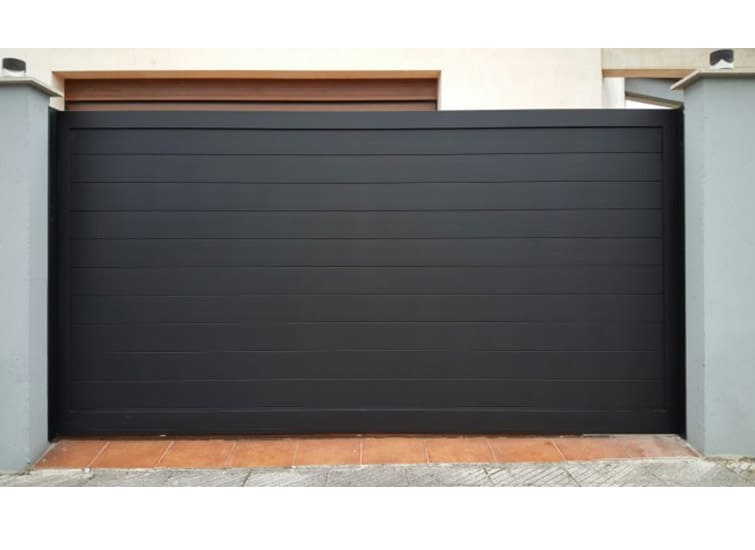 galeria seccional corredera lateral plana 10 - El mejor material para una puerta de garaje [2021]